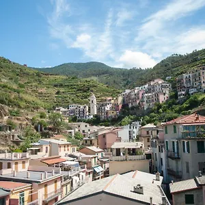 https://casa-di-mezzo-manarola.hotelitalianriviera.com